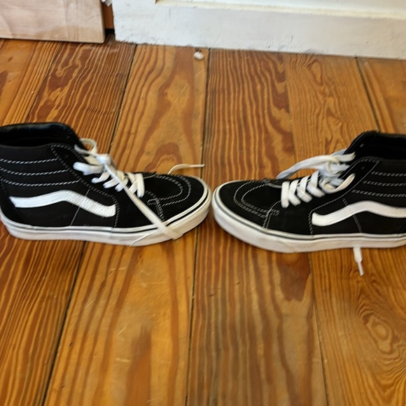 Van sneakers worn once …EUC size 6.5 womens - Picture 3 of 5